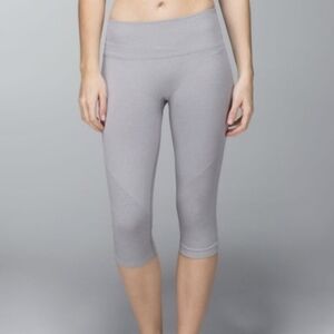 Lululemon Ebb & Flow Crop Seamless Leggings (6) EUC Grey